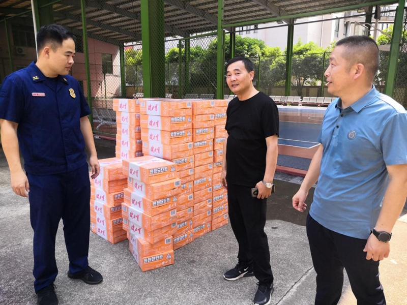 浦江農批市場聯合當地供銷社開展&ldquo;八一&rdquo;慰問活動