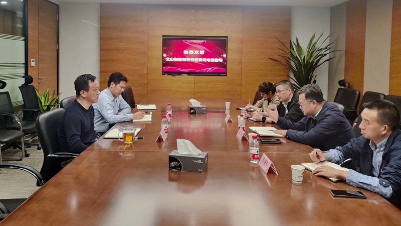 北山街道黨工委副書記、辦事處主任陳曄一行到訪西湖小貸