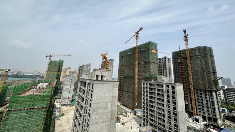 華都國濱府&middot;臻悅項目七幢高層全面結(jié)頂