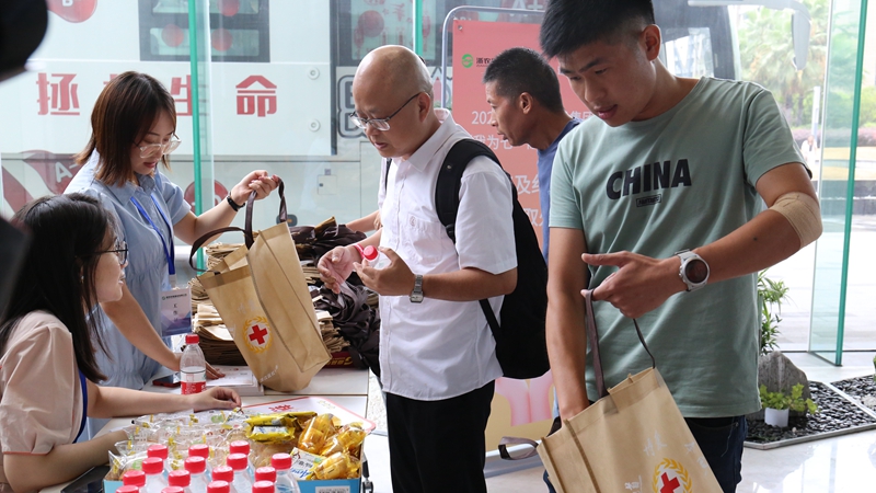 1688957514643744.jpg 4.領(lǐng)物資_副本.jpg