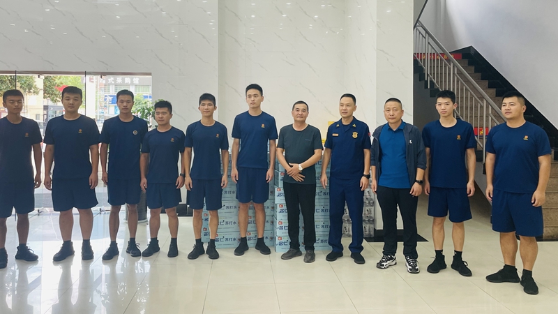 浦江農(nóng)批市場(chǎng)聯(lián)合當(dāng)?shù)毓╀N(xiāo)社開(kāi)展&ldquo;八一&rdquo;慰問(wèn)活動(dòng)